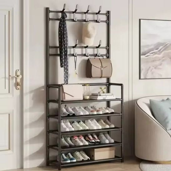etagere chaussure stacky noir avec quatorze paires chaussures