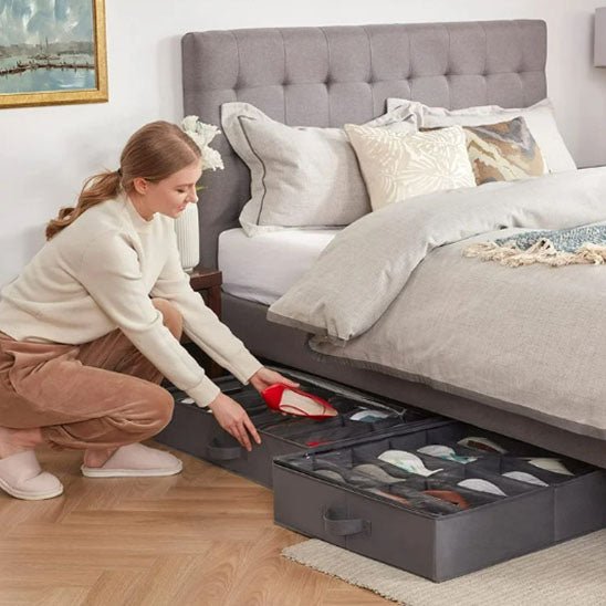 rangement chaussures sous lit avec une femme
