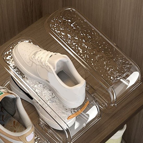 rangement chaussures transparent avec paire chaussures blanc