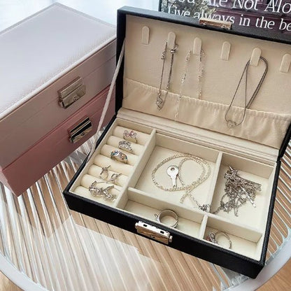 boite a bijoux luxebox noir avec colliers