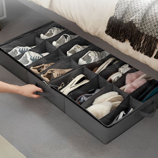 rangement chaussures sous lit avec douze paires et une main