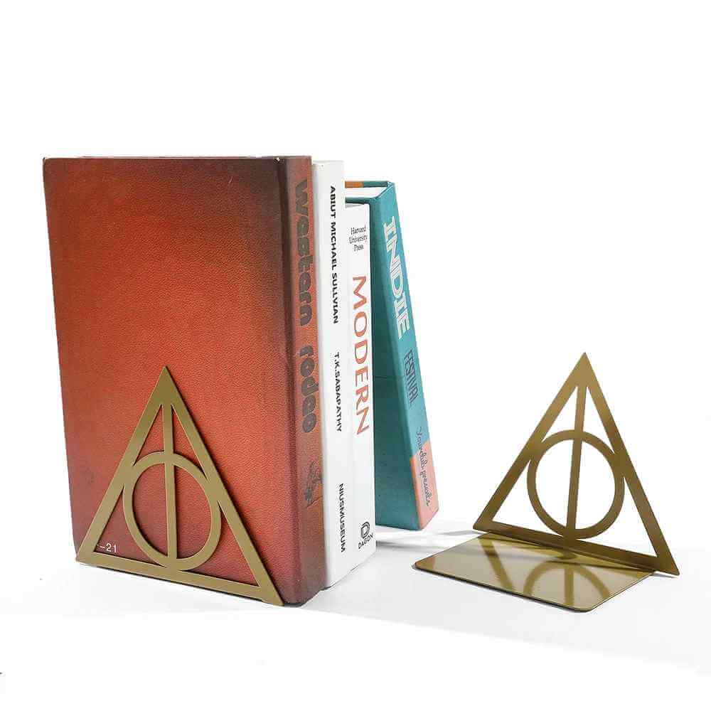 serre livre original triangle avec quatre livres